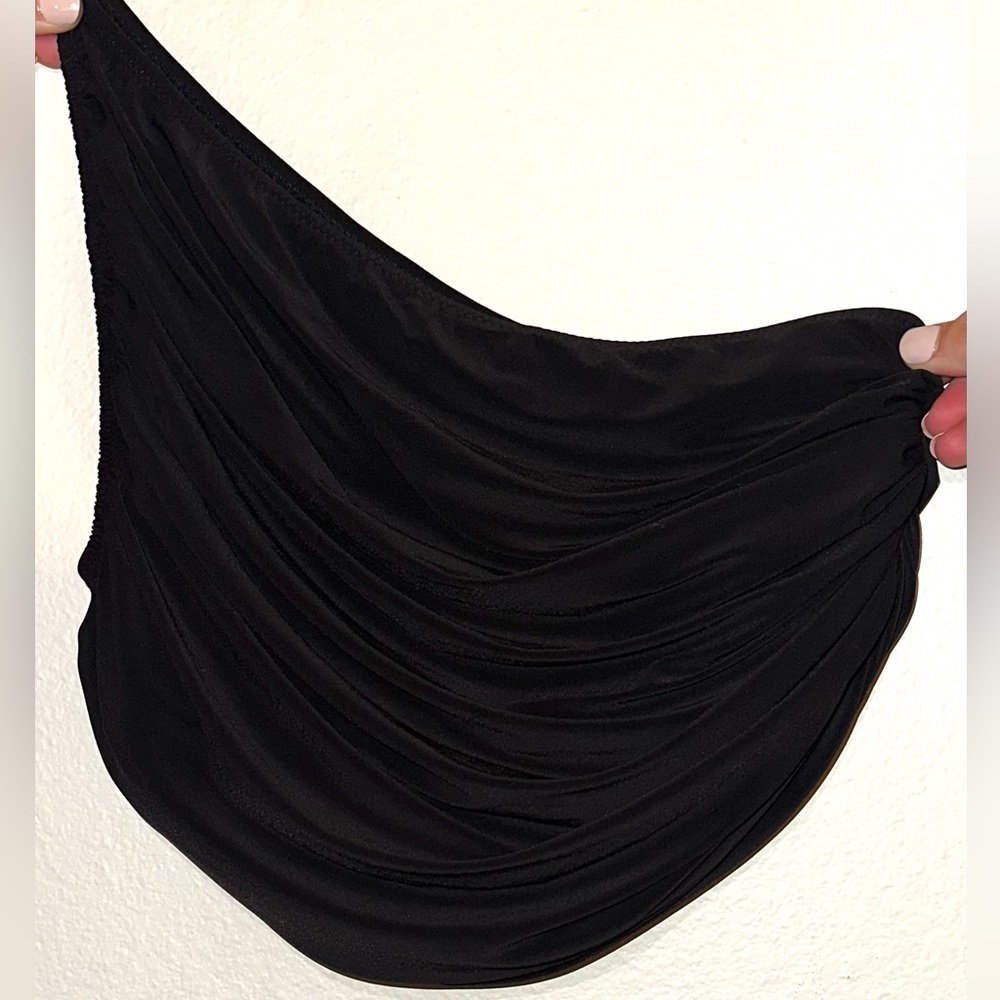 Normakamali Women’s One Shoulder Crop Top BLACK